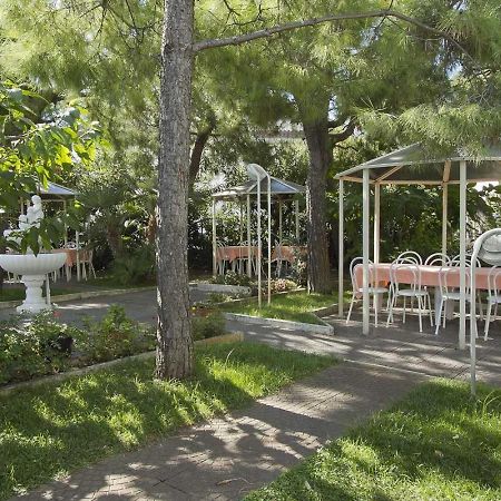 Hotel La Maestra Grottammare Exterior photo