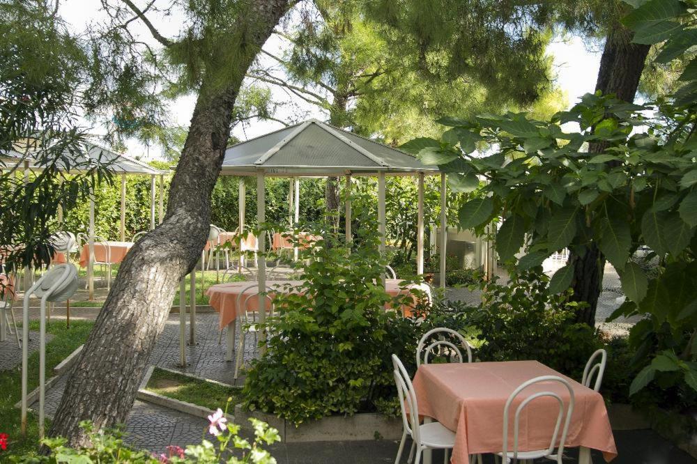 Hotel La Maestra Grottammare Exterior photo