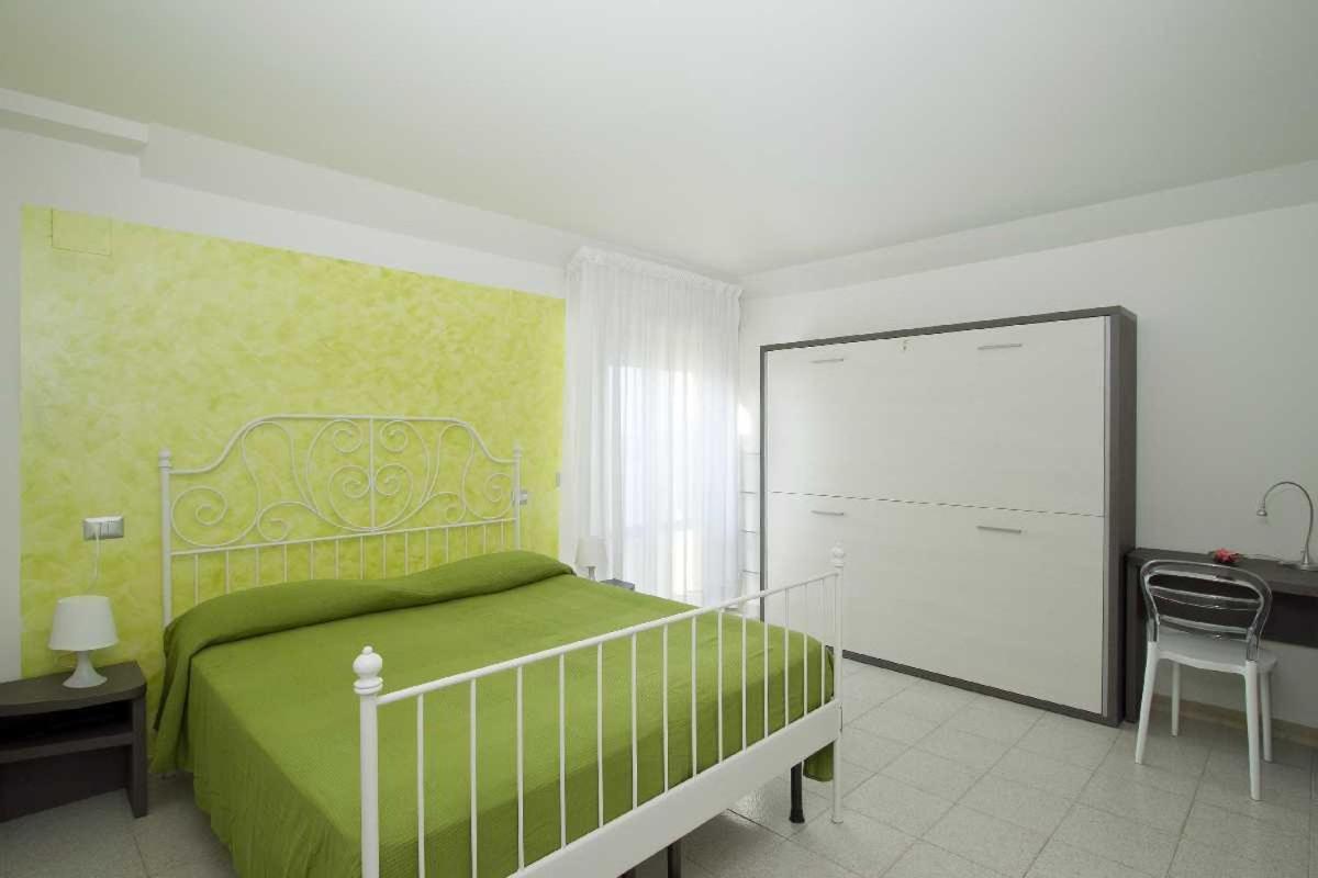 Hotel La Maestra Grottammare Room photo
