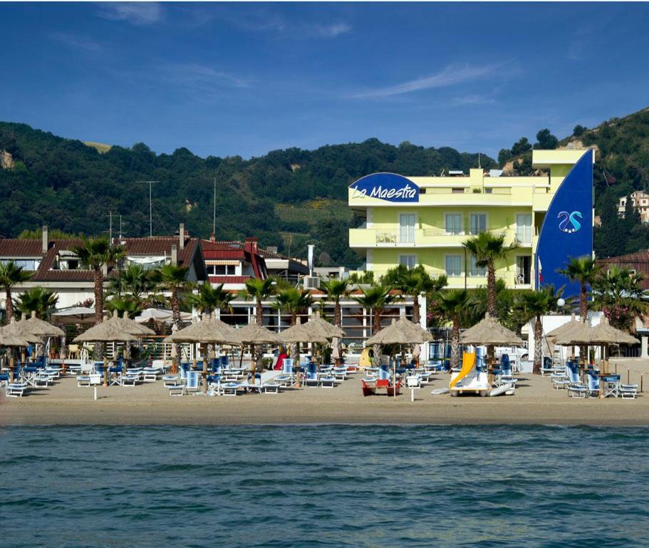Hotel La Maestra Grottammare Exterior photo