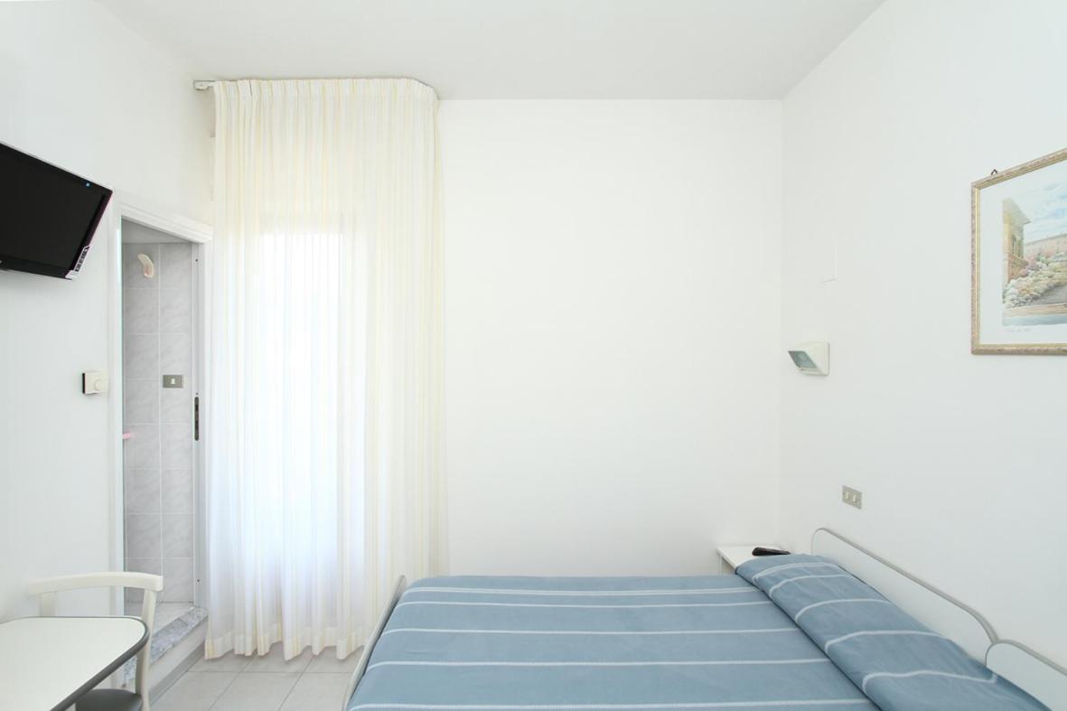 Hotel La Maestra Grottammare Room photo